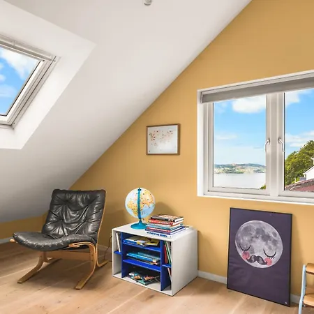 Apartment Panoramic Views - Family At Floyen!