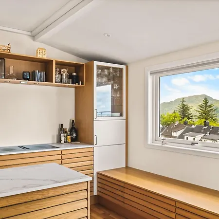 Apartment Panoramic Views - Family At Floyen!